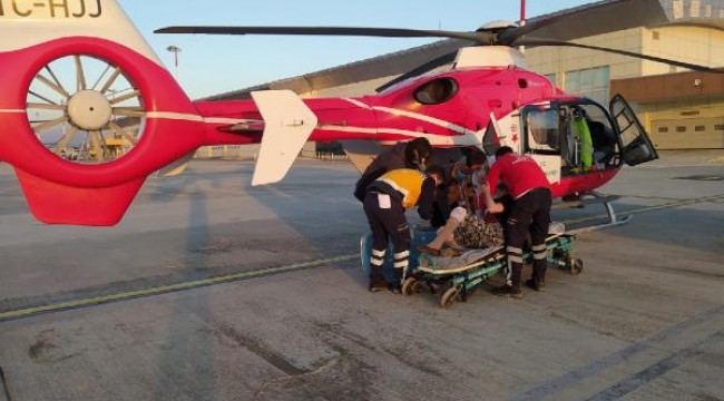 Başkale ve Bahçesaray'da durumları ağır olan 3 hasta, ambulans helikopterle Van'a getirildi