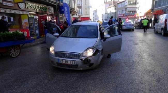 'Dur' ihtarına uymadılar, kovalamaca sırasında polis aracına çarptılar