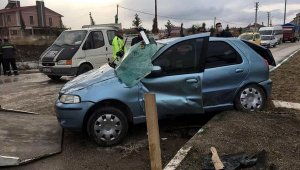 TIR'la çarpışan otomobildeki karı- kocayı ölüm ayırdı