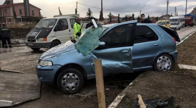 TIR'la çarpışan otomobildeki karı- kocayı ölüm ayırdı