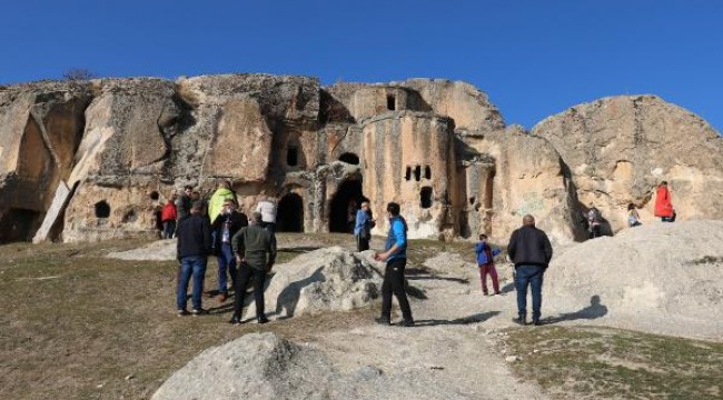 Turistler, Afyonkarahisar'ın tarihi Frigya bölgesine hayran kaldı