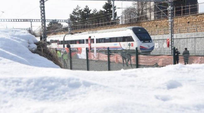 YHT, performans testi için Sivas'a geldi