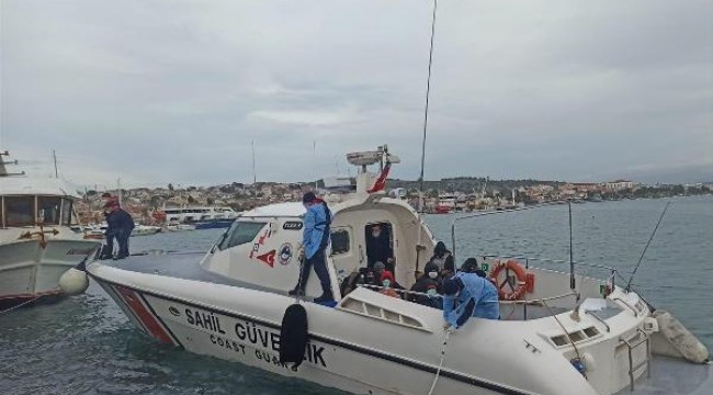 Yunanistan'ın ölüme terk ettiği lastik bottaki kaçak göçmenler kurtarıldı