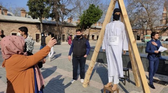 Bursa'da kadına şiddete yönelik, temsili 'idam' eylemi