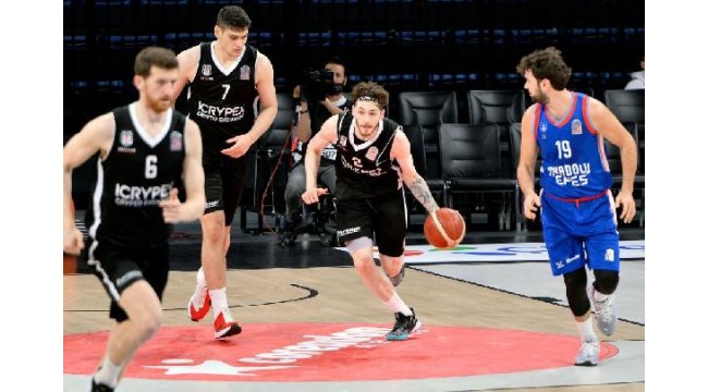 Anadolu Efes yarı final serisinde durumu 2-0 yaptı