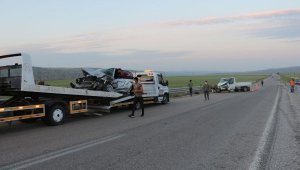 Çankırı'da lastiği patlayan kamyonet otomobille çarpıştı: 5 yaralı