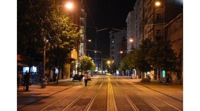 Eskişehir'de cadde ve sokaklar boş kaldı