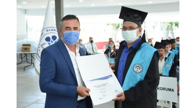 51 yaşındaki emekli astsubay üniversitede bölüm birincisi oldu