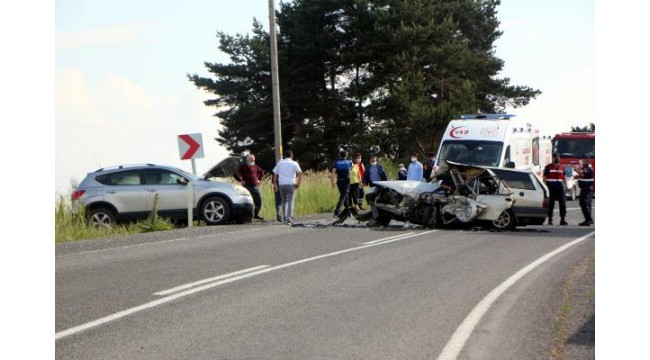 Ciple çarpışan otomobildeki karı- koca öldü, 4 yaralı