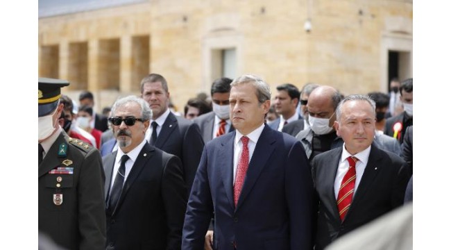 Galatasaray Başkanı Burak Elmas ve yönetimi Anıtkabir'i ziyaret etti