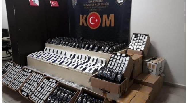 İzmir'de gümrük kaçağı 3 bin 810 cep telefonu ele geçirildi