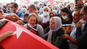 Muğla'da şehit polis için tören; anne ve babası selam durdu