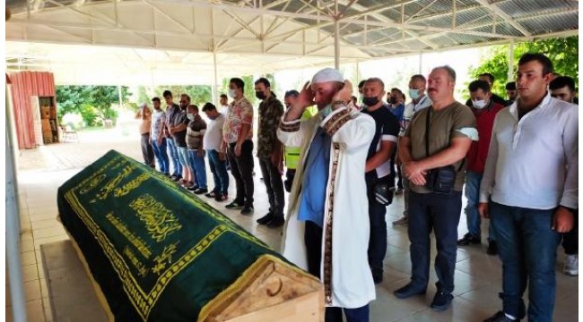 Alkollü sürücünün otomobille çarptığı polis yaralandı, motosikletteki 2 kişi öldü