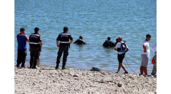 Baraj göletinde kaybolan 3 kişiyi arama çalışmaları yeniden başladı