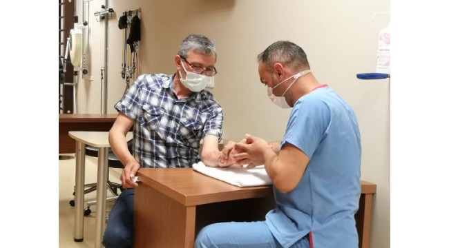 Doktorlar 'kesebiliriz' dedi, 2 aylık tedavi sonrası koluna kavuştu