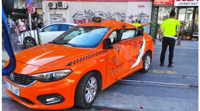 Karaköy'de tramvay yolunda kaza