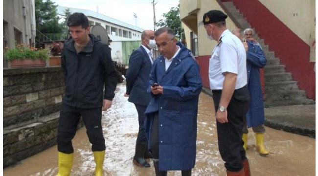 Rize yine sele teslim; dereler taştı, yollar kapandı