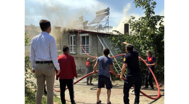 Yeni yaptırdıkları ev yandı, gözyaşlarına boğuldu