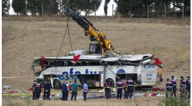 Balıkesir'de yolcu otobüse takla attı: 15 ölü, 17 yaralı