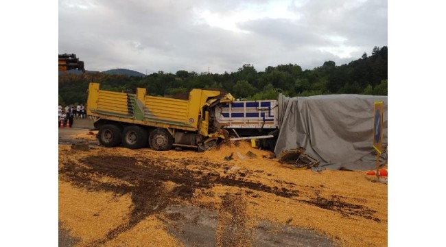 Bolu'da 1 kamyon ile 2 TIR çarpıştı: 1 ölü, 2 yaralı