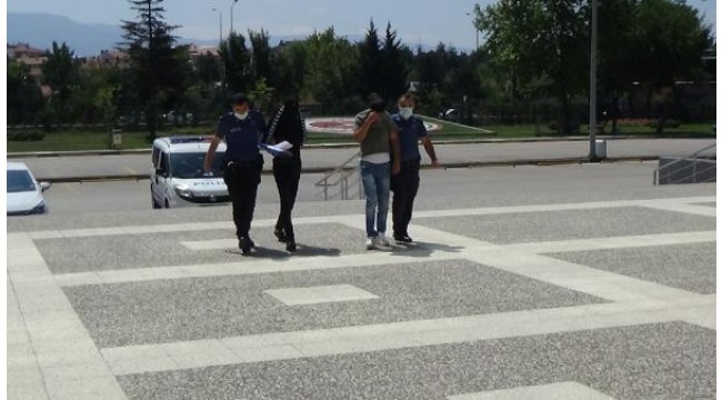 Cezaevindeki arkadaşlarının evine pencereden giren 2 kişiye gözaltı