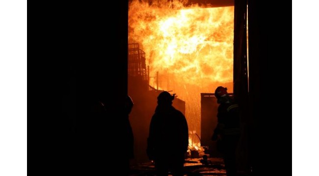 Gaziantep'te boya fabrikasında yangın