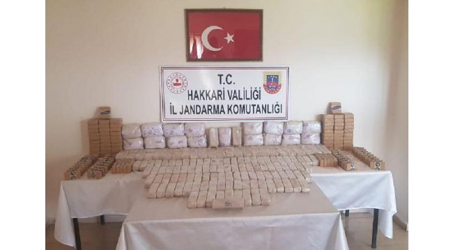 Hakkari'de toprağa gömülü 191 kilo eroin ele geçirildi