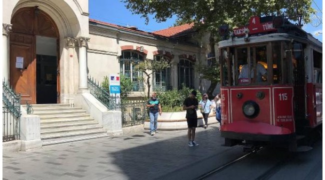 Kira sözleşmeleri bitti, eşyalarını almak için bile Fransa Konsolosluğu'na sokulmuyorlar