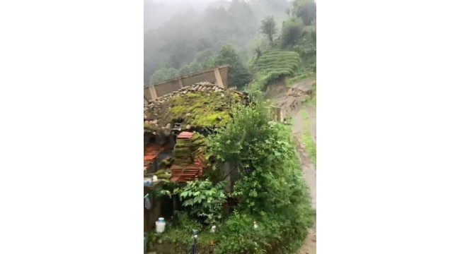 Rize'de 'oturulamaz' raporlu ev inşaatı, heyelanda bu kez 30 metre kaydı