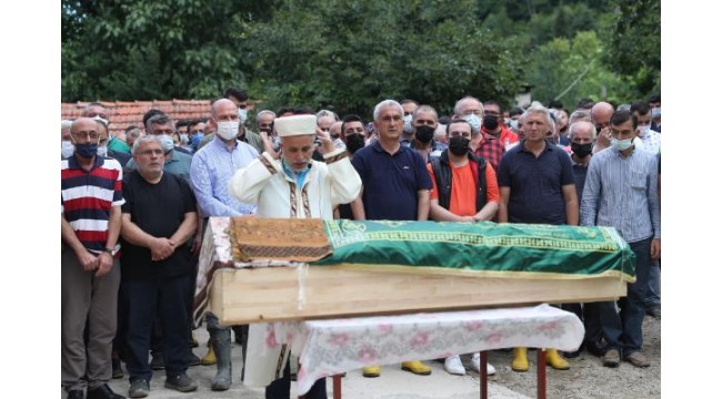 Sele kapılarak hayatını kaybeden Duygu öğretmen toprağa verildi