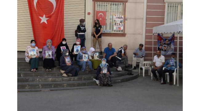 Evlat nöbetindeki baba: Oğlum dön gel, devlet güçlerine teslim ol