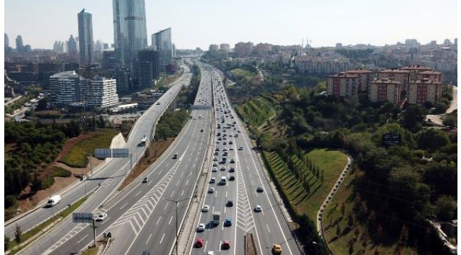 FSM Köprüsü 'Boğaziçi Triatlonu' nedeniyle trafiğe kapatıldı; trafik oluştu