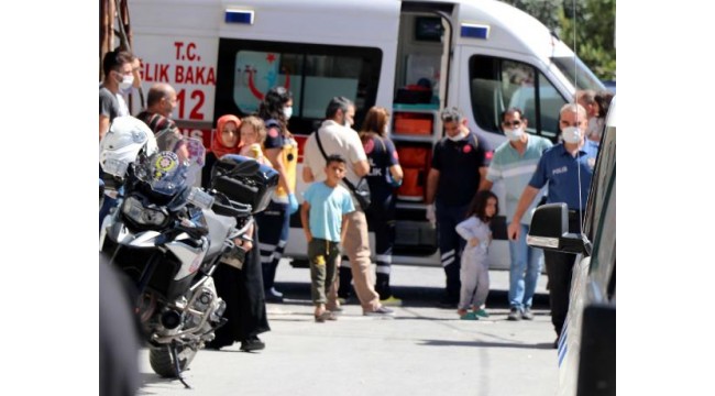 Uyuşturucu bağımlısı, eşi ve 3 çocuğunu rehin alıp, evi yakmaya kalkıştı